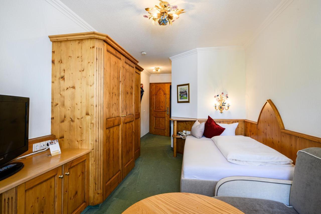 Hotel Garni Castel B&B Ischgl Ngoại thất bức ảnh