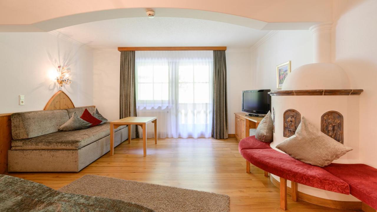 Hotel Garni Castel B&B Ischgl Ngoại thất bức ảnh